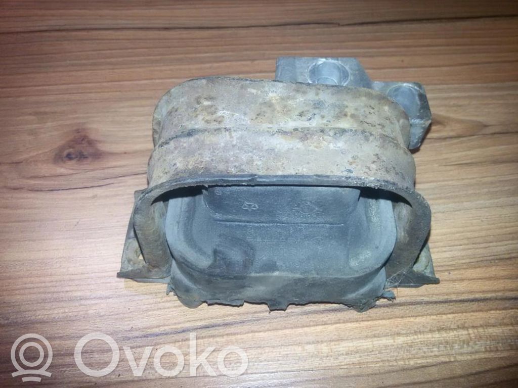 Engine mount bracket   4573773,4573773