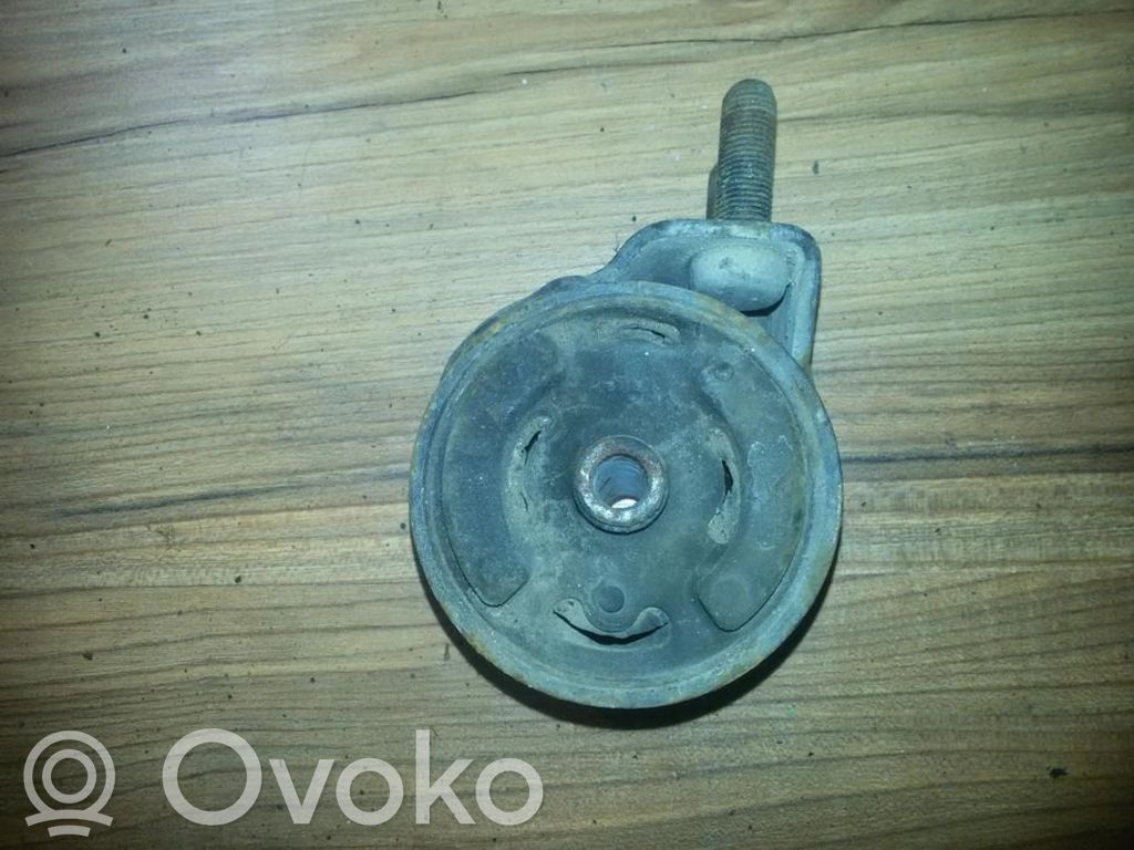 Engine mount bracket