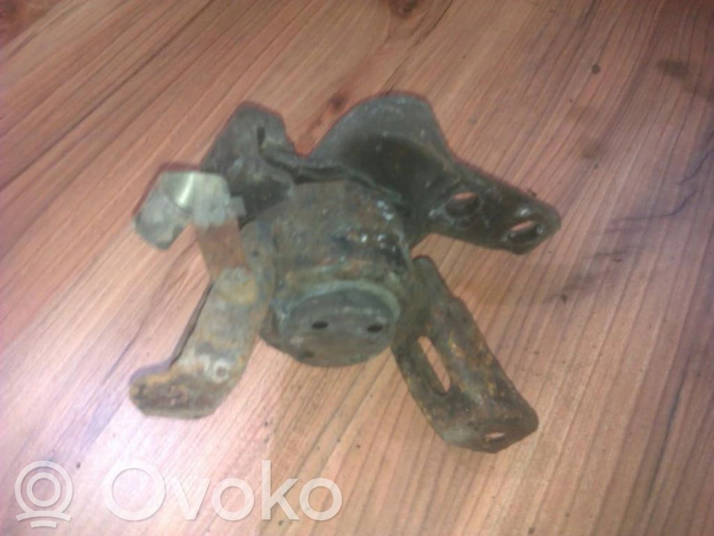 Engine mount bracket
