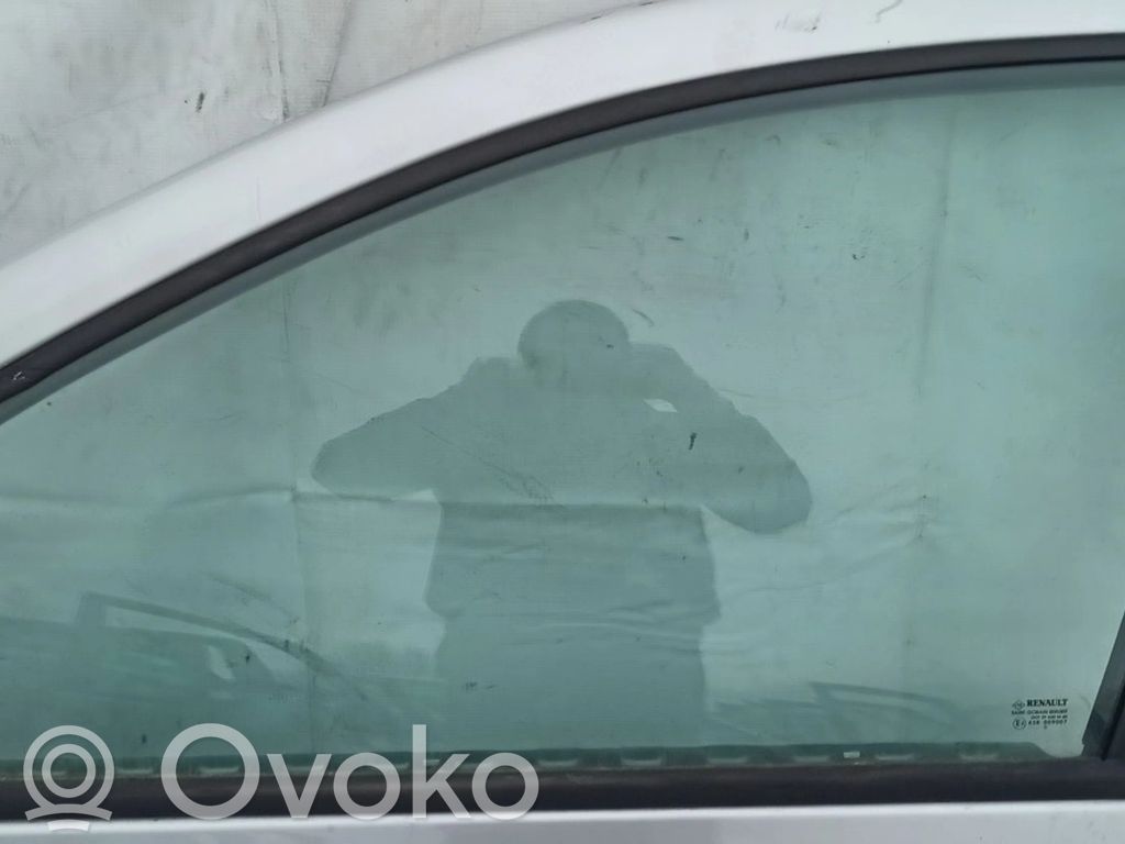 Renault Clio III Szyba drzwi przednich 