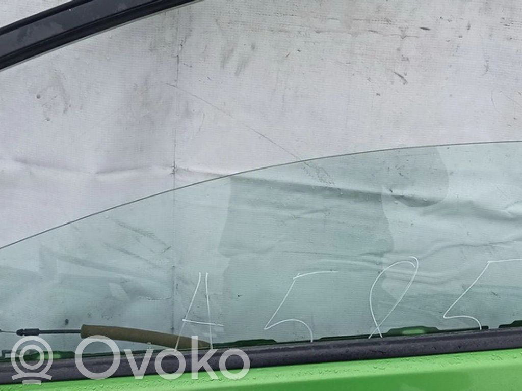 Etuoven ikkunalasi, neliovinen malli