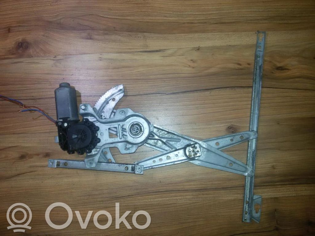 Regulador con motor de la ventanilla de la puerta corredera