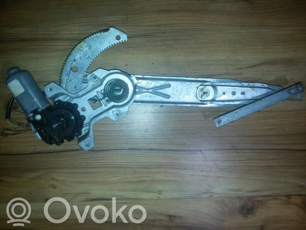 Regulador con motor de la ventanilla de la puerta corredera