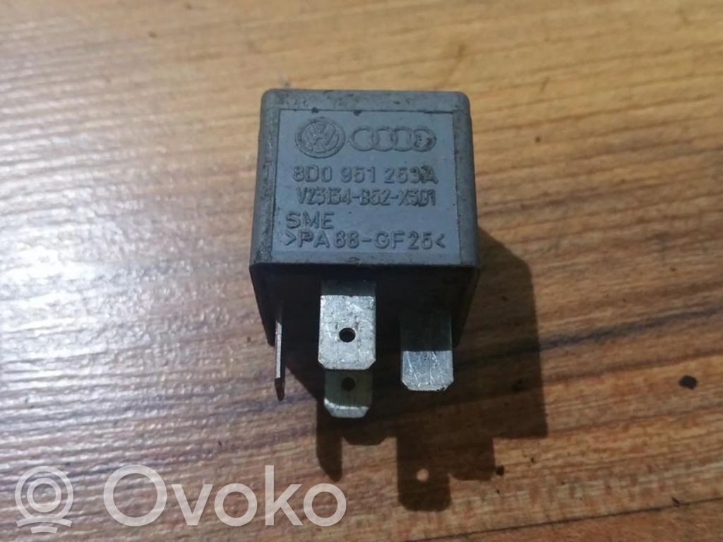 Otros relés   8D0951253A,V23134B52X301,8D0951253A,V23134B52X301,V23134B52X301