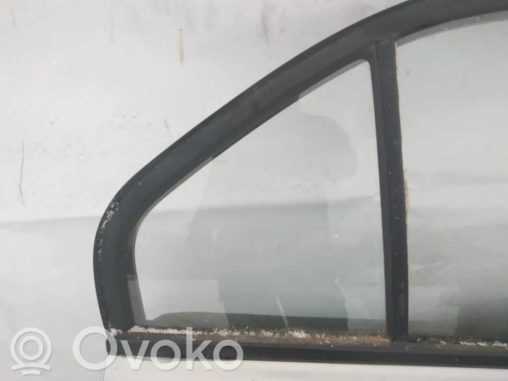 Takakulmaikkunan ikkunalasi
