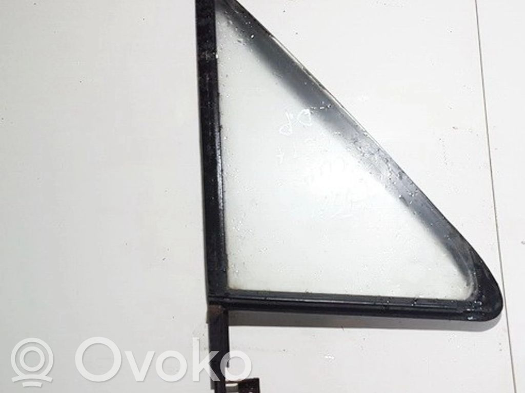 Ventanilla de ventilación de la puerta delantera cuatro puertas