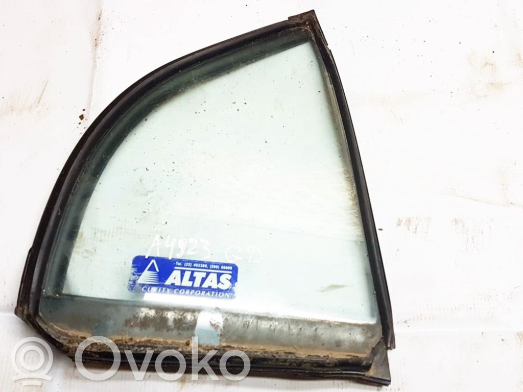 Ventanilla de ventilación de la puerta trasera