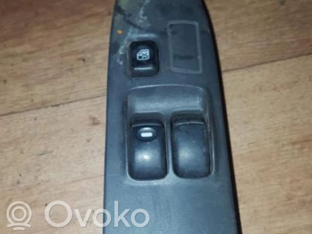 Mitsubishi Colt Electric window control switch 