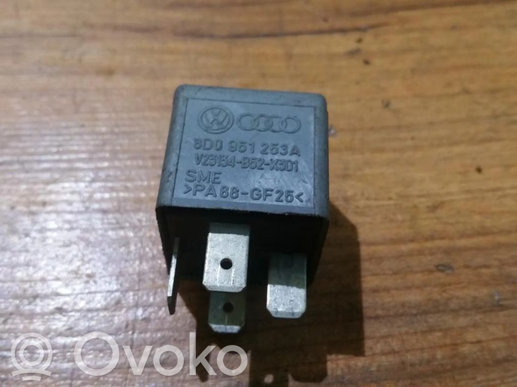Alte relee   8D0951253A,373,8D0951253A,V23134B52X301