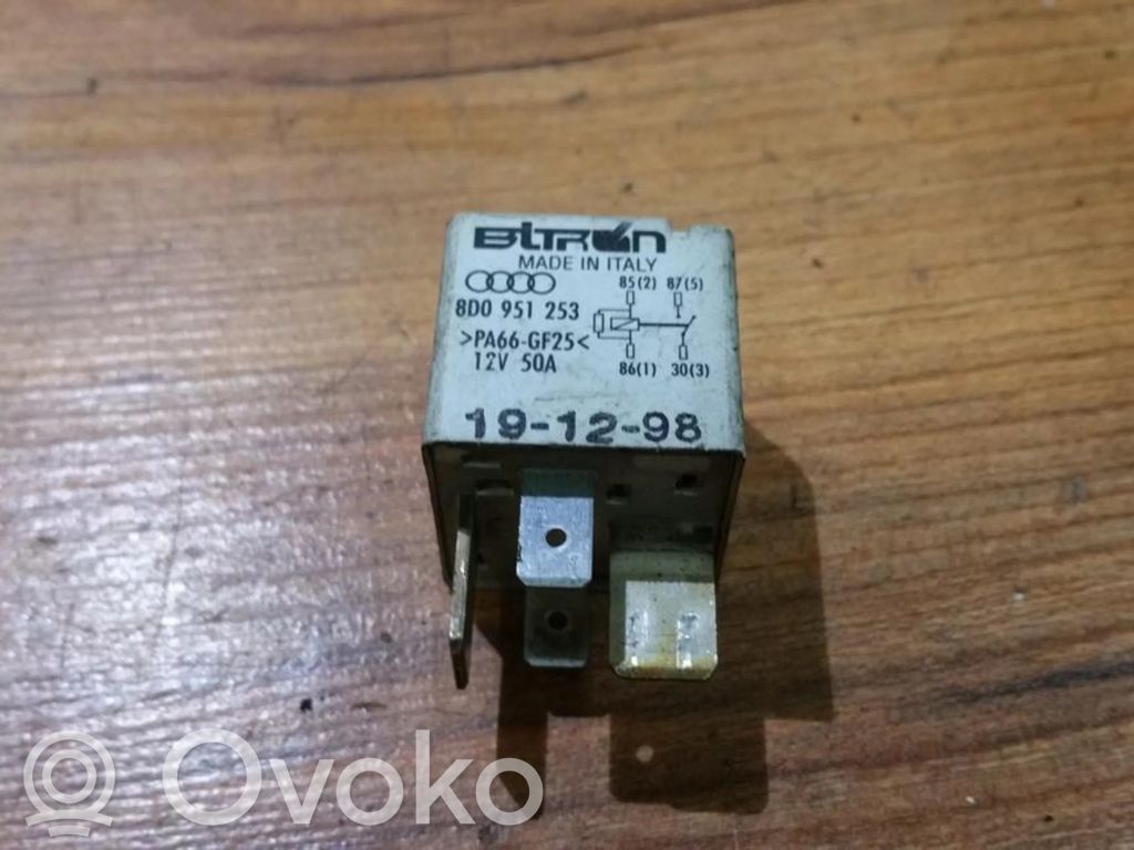 Otros relés   8D0951253,370,8D0951253