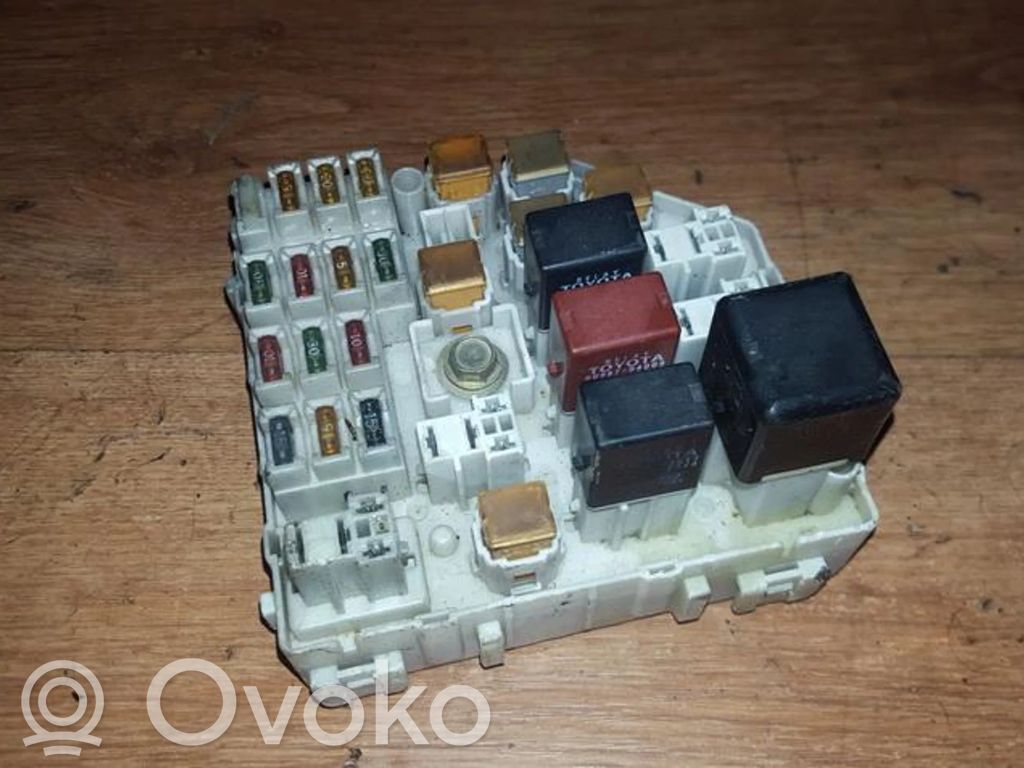 Toyota Carina T210 Juego de caja de fusibles 