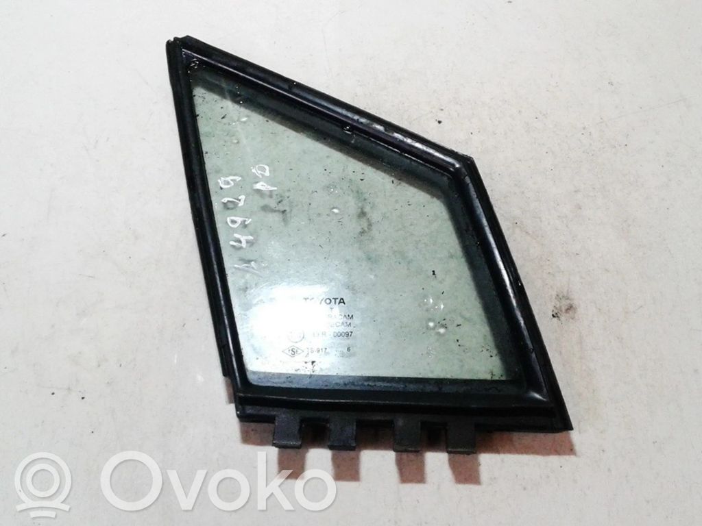 Ventanilla de ventilación de la puerta delantera cuatro puertas