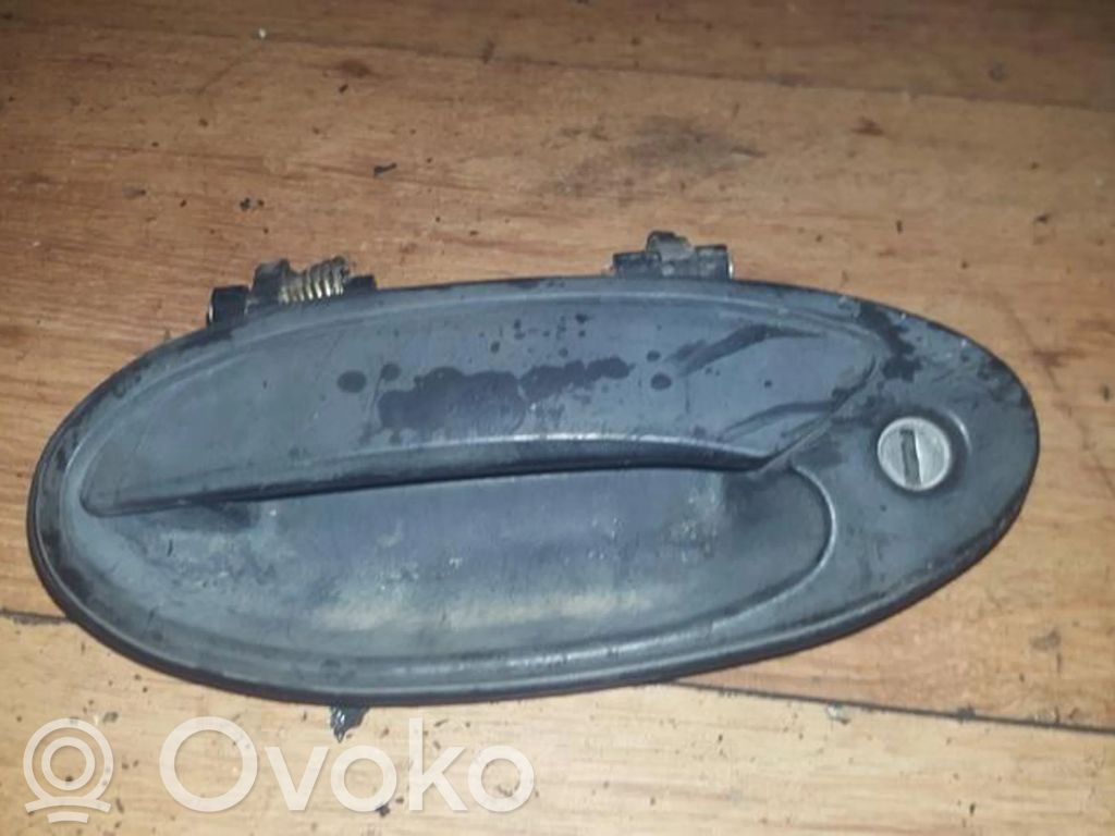 Mitsubishi Lancer Manecilla externa puerta delantera 