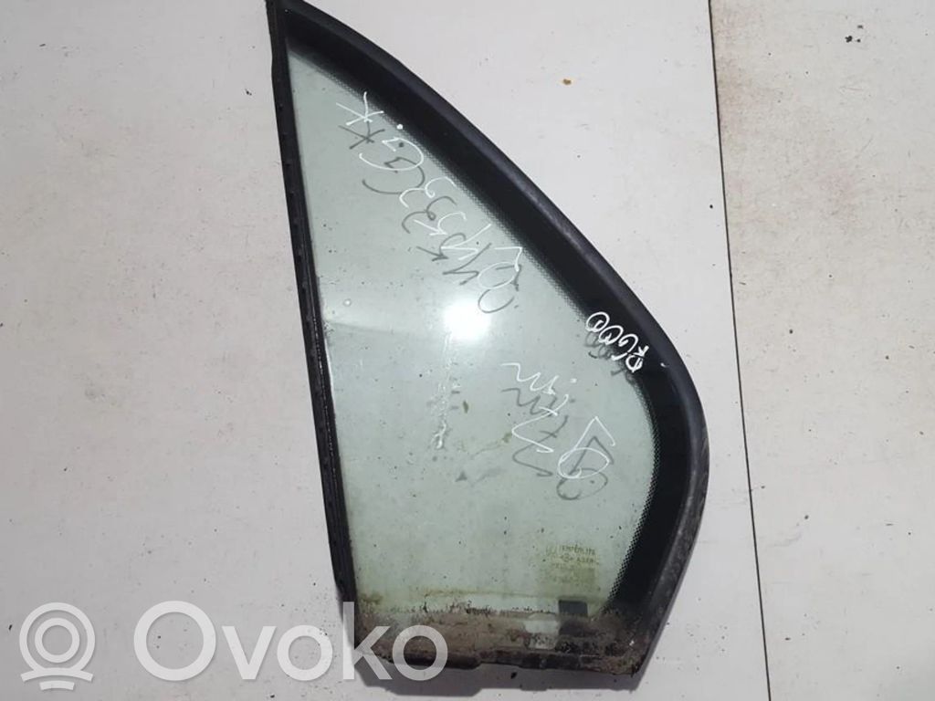 Ventanilla de ventilación de la puerta trasera