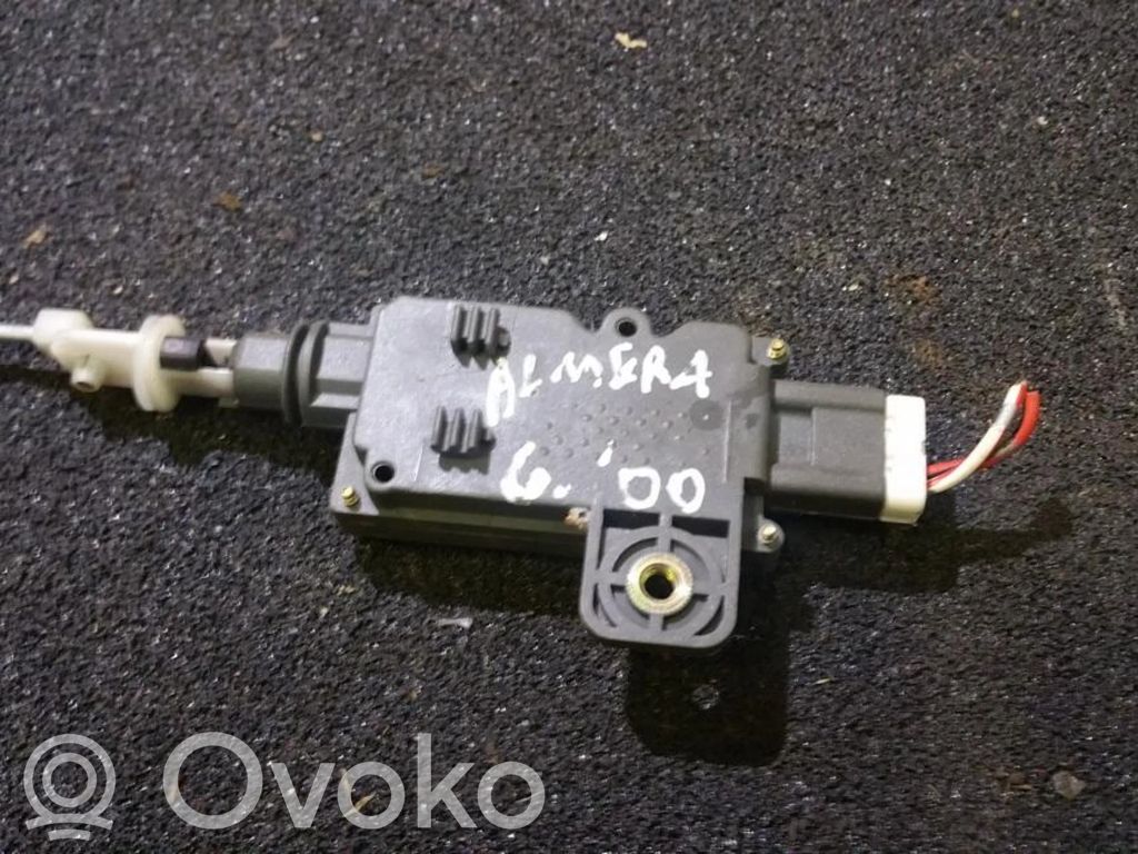 Nissan Almera N16 Silniczek / Siłownik zamka centralnego 
