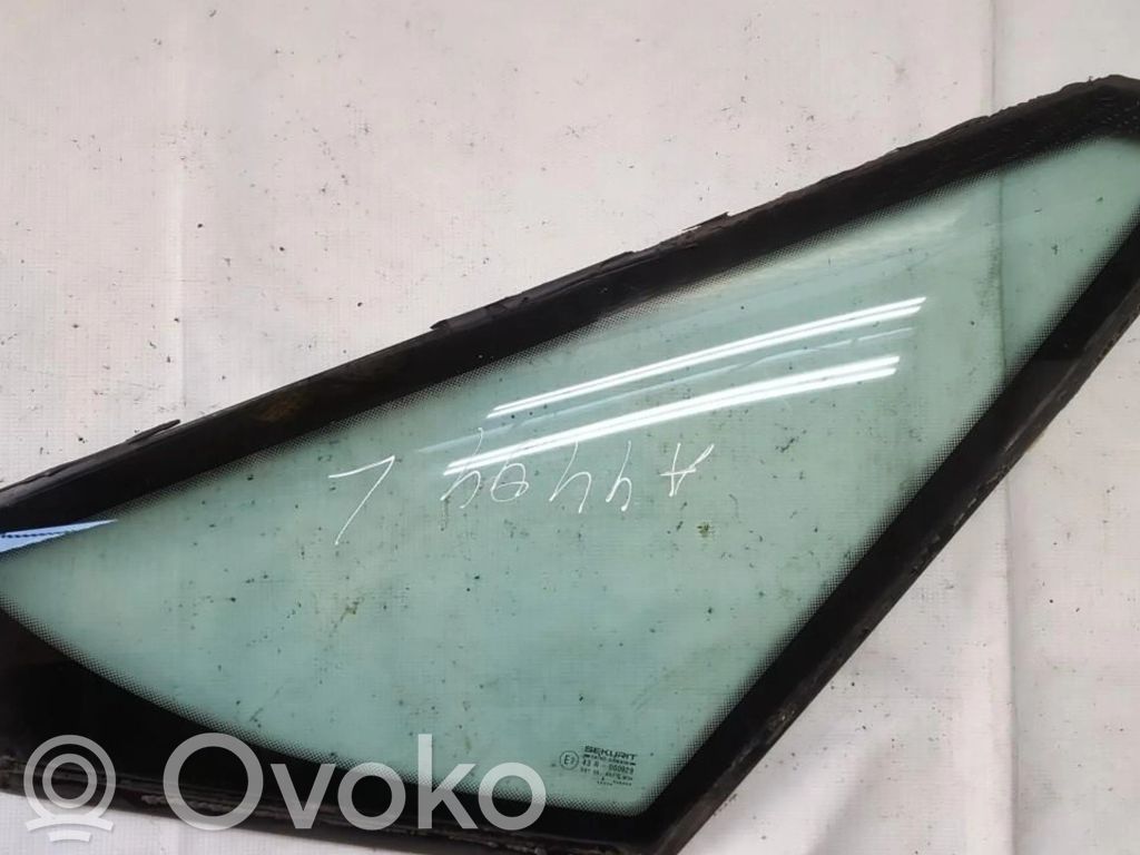 Etukolmioikkuna/-lasi