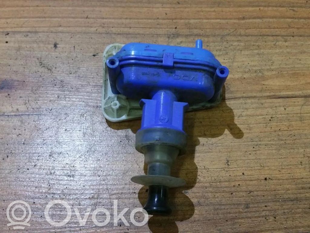 Audi 80 90 S2 B4 Pompa a vuoto chiusura centralizzata