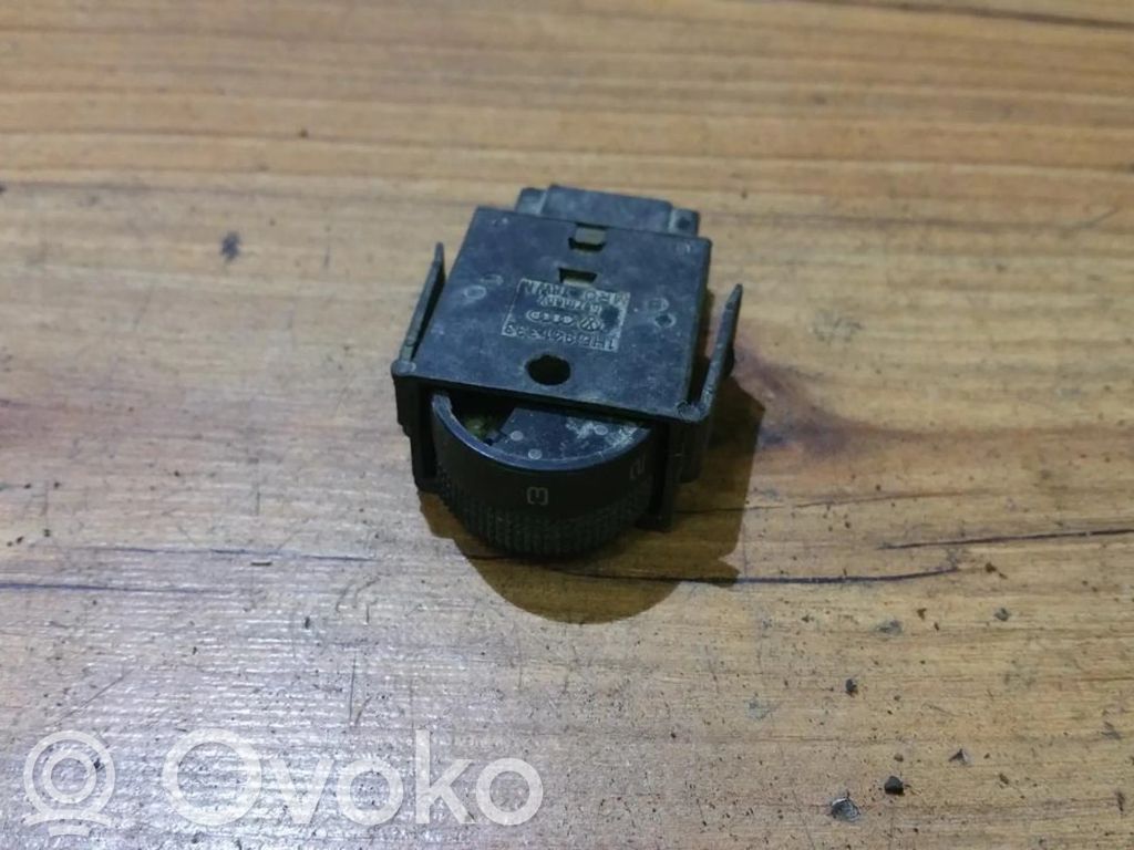 Volkswagen Golf III Headlight level height control switch 