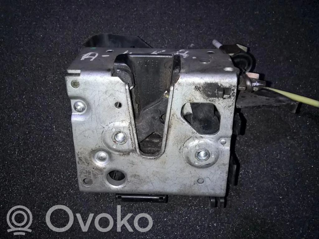 Audi A4 S4 B5 8D Etuoven lukko 