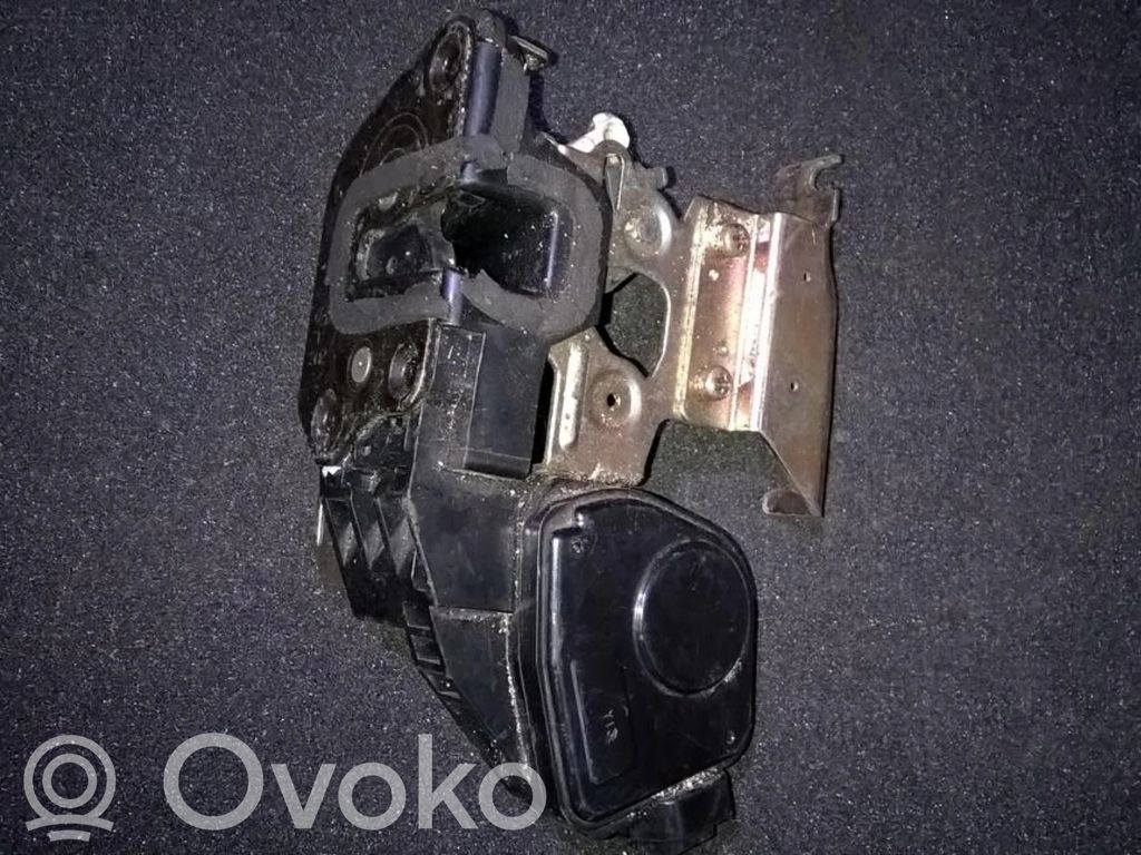 Cerradura de puerta delantera