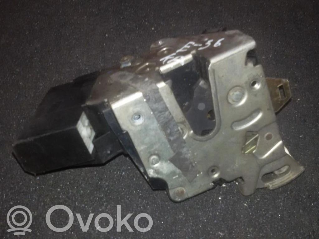 Serrure de porte avant   8235125,8235125