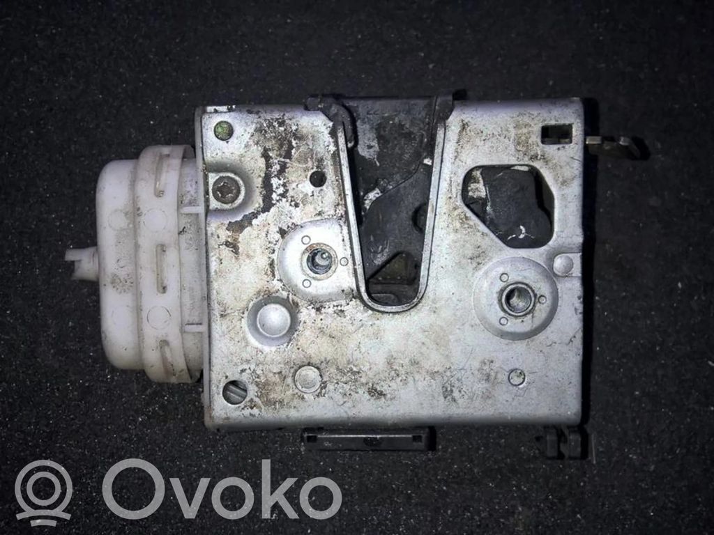 Audi A4 S4 B5 8D Zamek drzwi przednich 