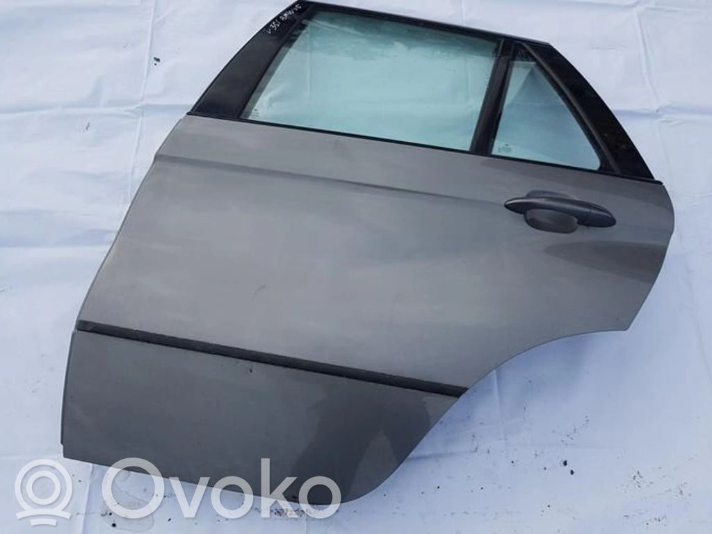 Aizmugurējās durvis   PILKOS,PILKOS