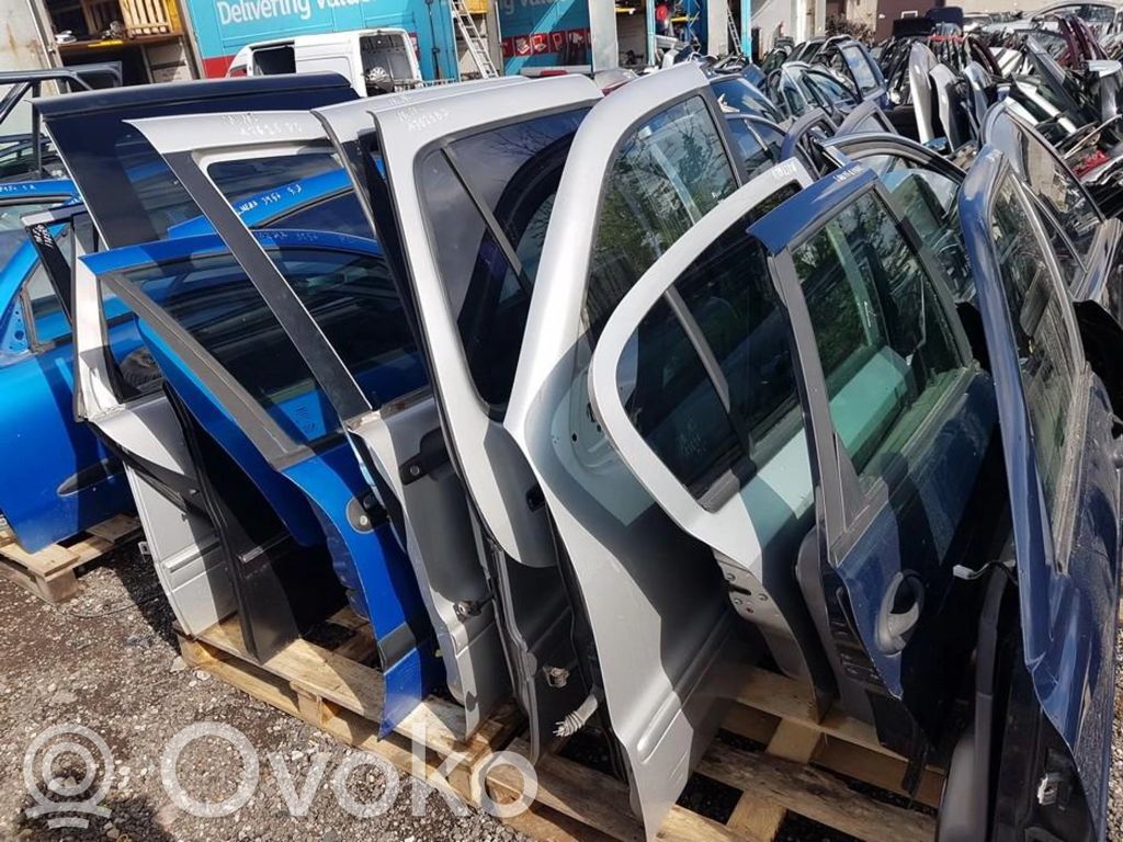 Nissan Almera N16 Portiera anteriore 