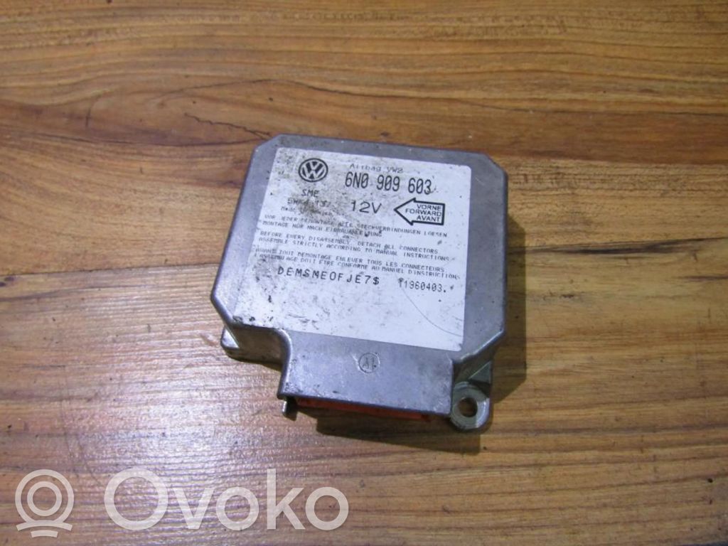 Module de contrôle airbag   6N0909603,5WK4137,5WK4137,6N0909603