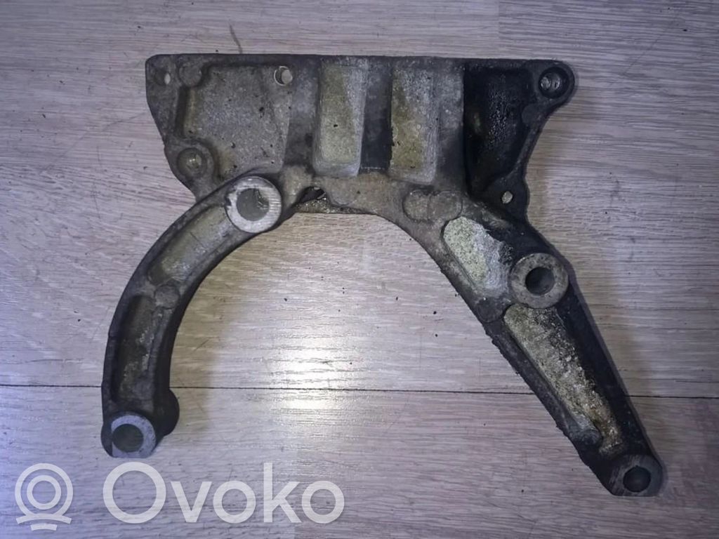 Ford Focus Engine mounting bracket 