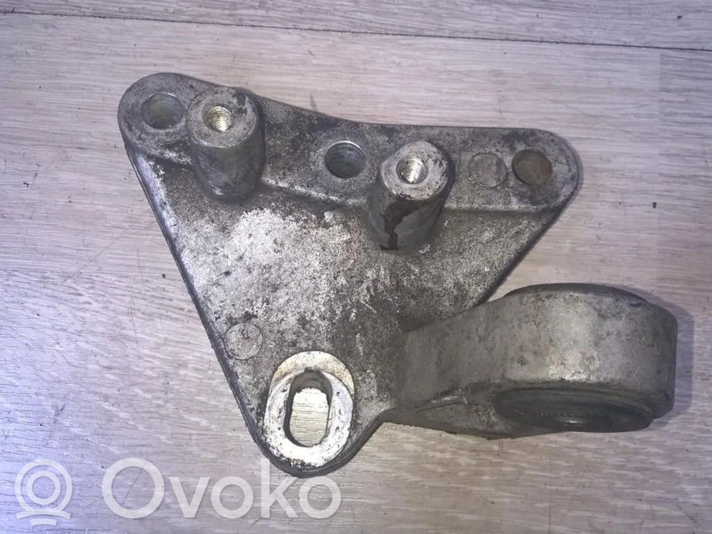 Engine mounting bracket   KKQ101750,KKQ101750