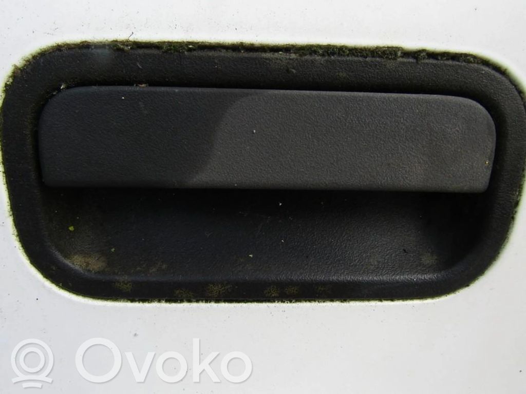 Manecilla externa puerta delantera