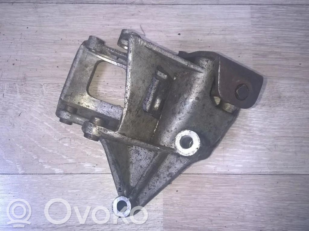 Łapa / Mocowanie silnika   QVU10022,QVU10022