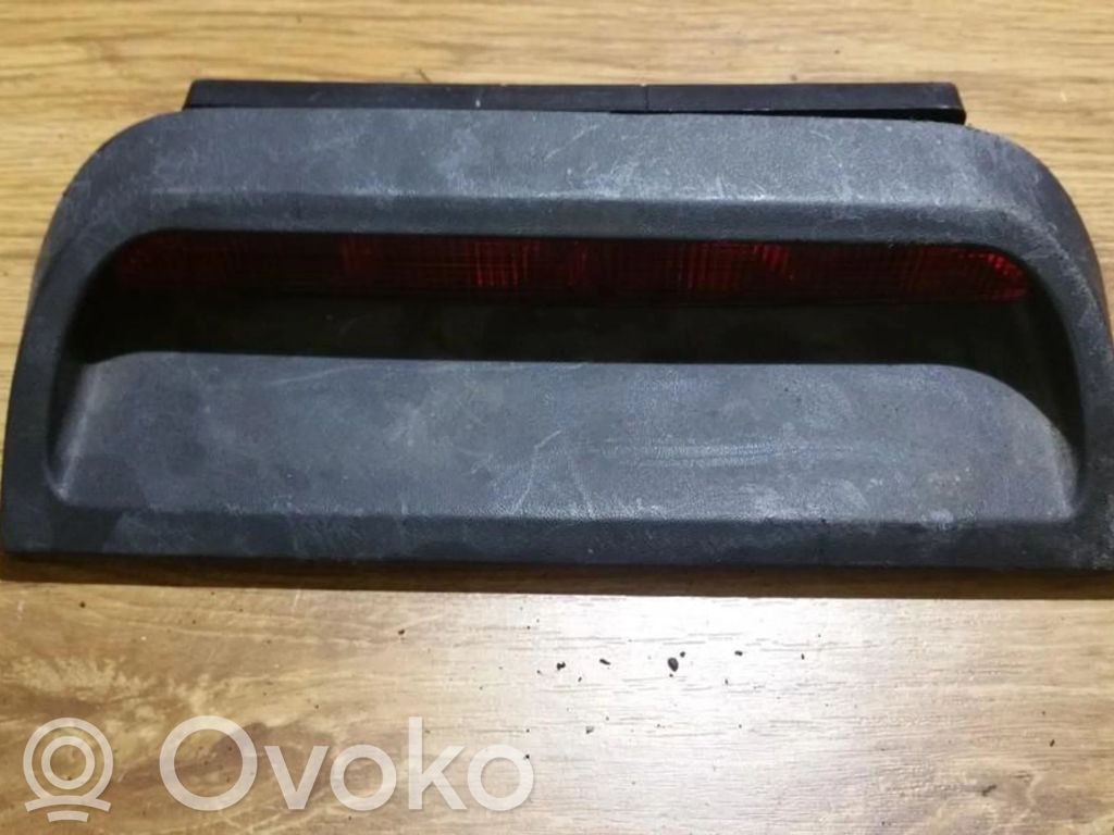 Mitsubishi Carisma Third/center stoplight 