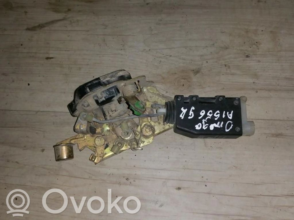 Opel Omega B1 Cerradura de puerta trasera 