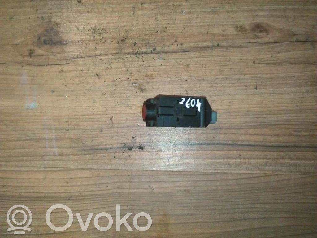 Volkswagen PASSAT B4 Crashsensor Notausschalter Kraftstoff 