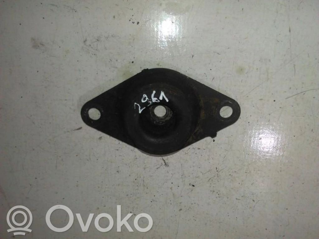 Engine mount bracket