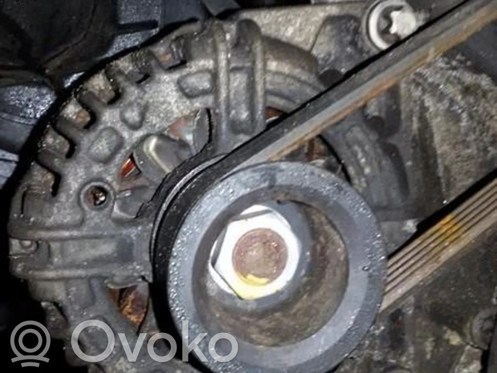 Opel Zafira B Alternador 