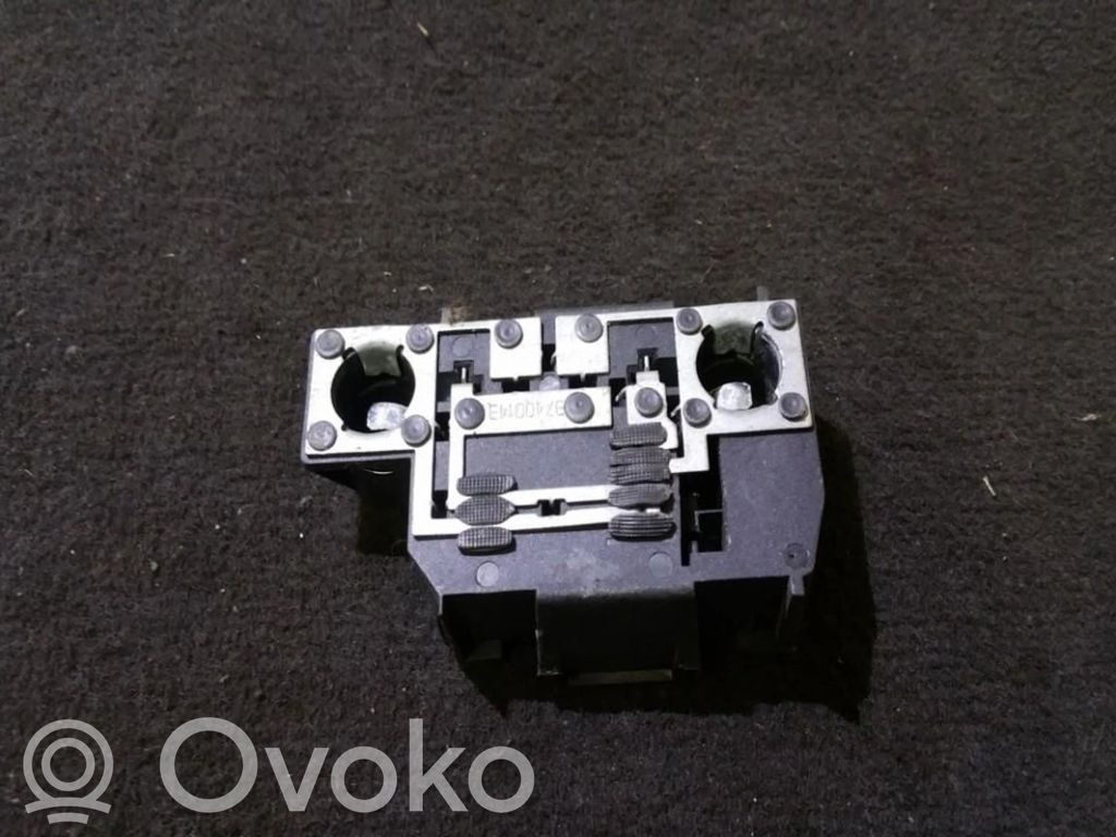 Takavalon polttimon suojan pidike   37410751,37410751