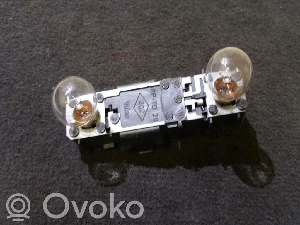Renault Laguna I Porte ampoule de feu arrière