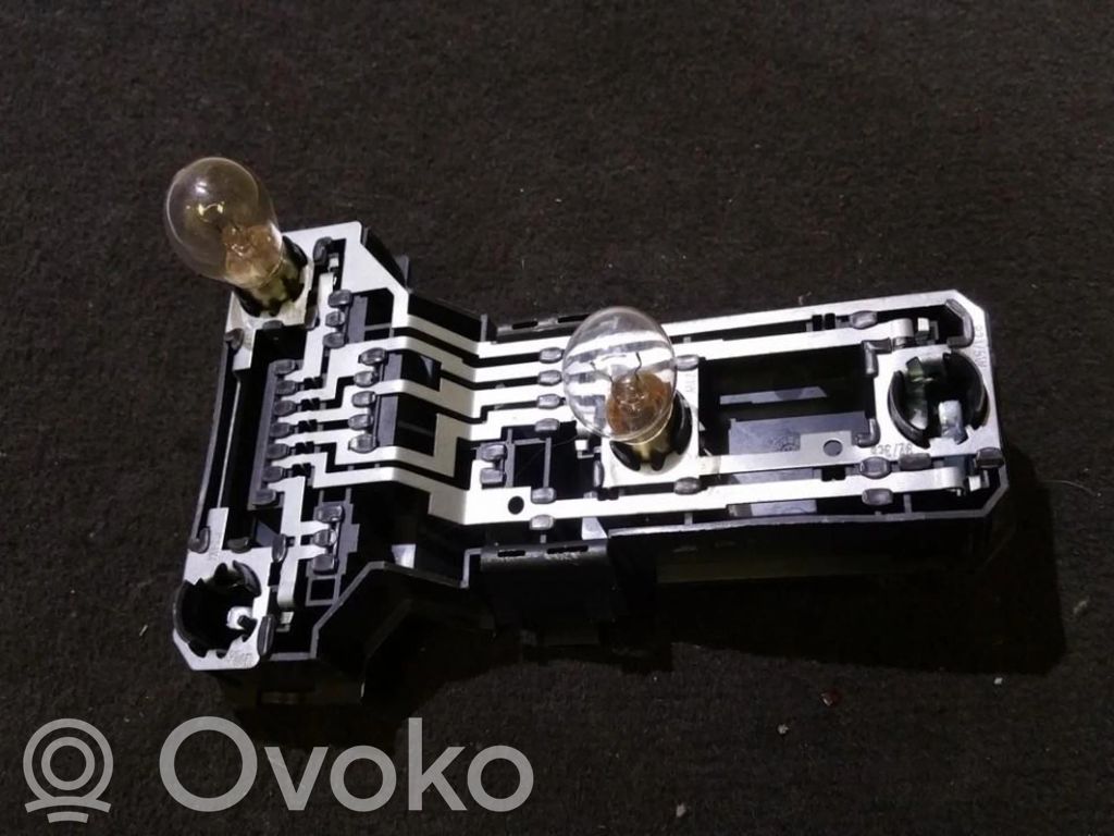 Volkswagen PASSAT B5 Suport becuri lampă spate 