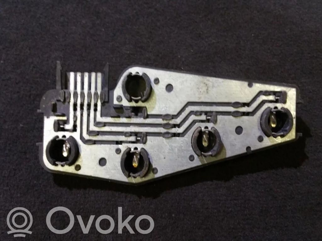 Ford Scorpio Takavalon polttimon suojan pidike 