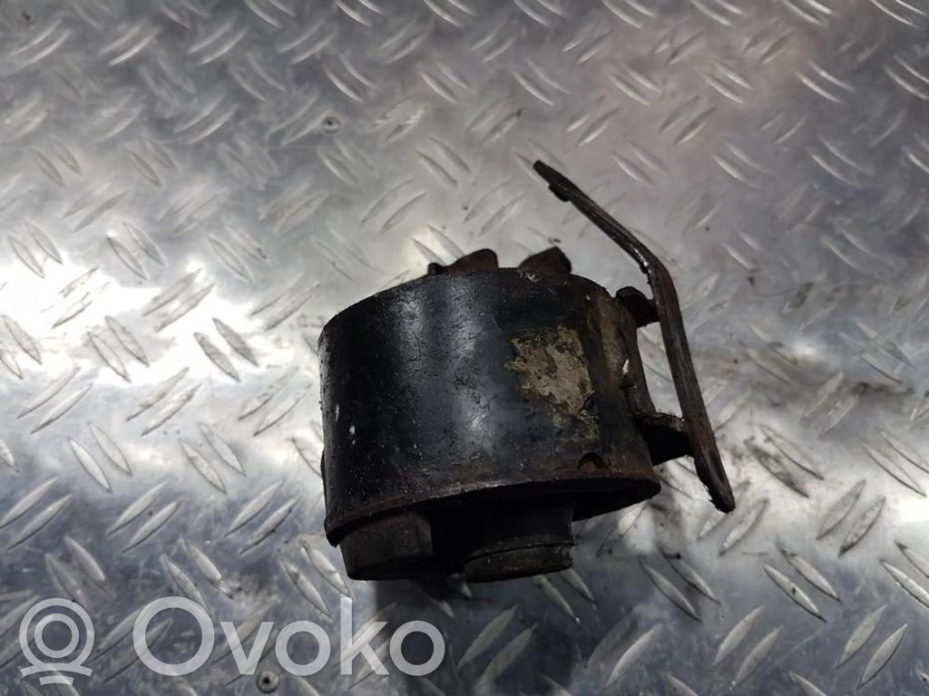 Engine mount bracket