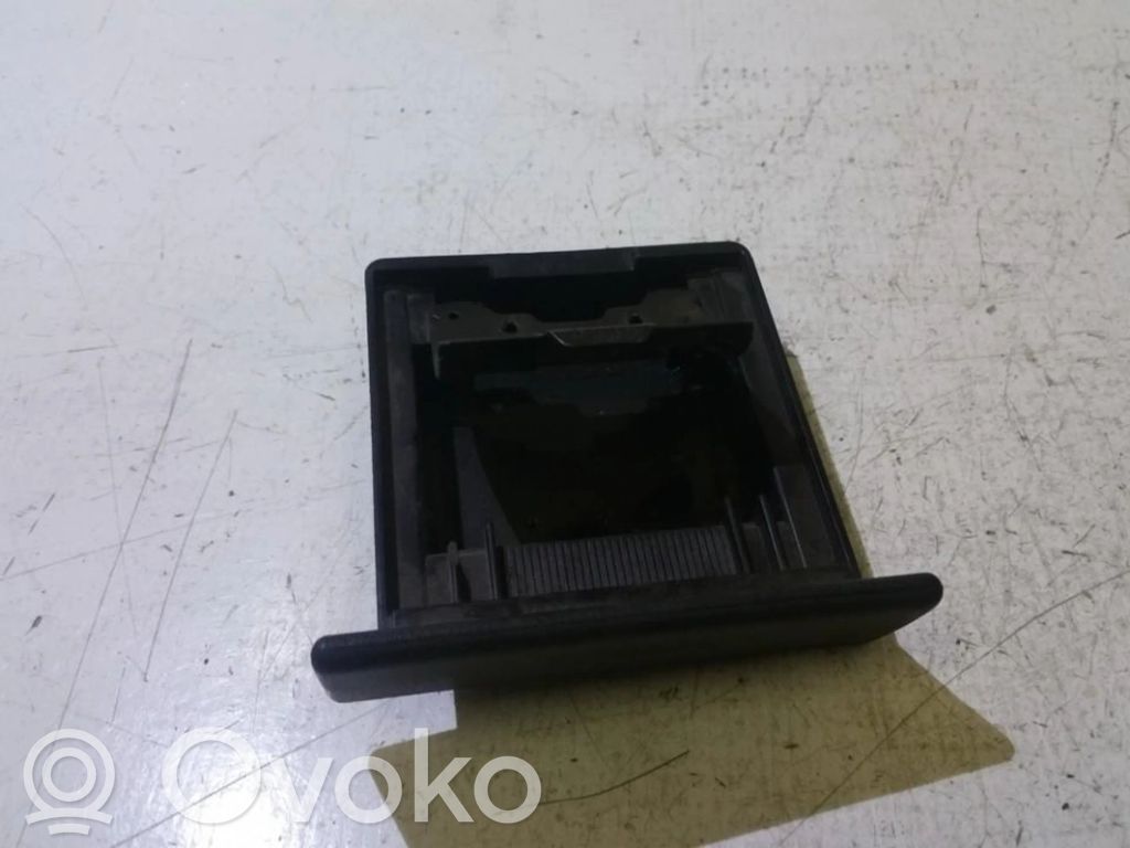 Nissan Primera Popielniczka deski rozdzielczej 