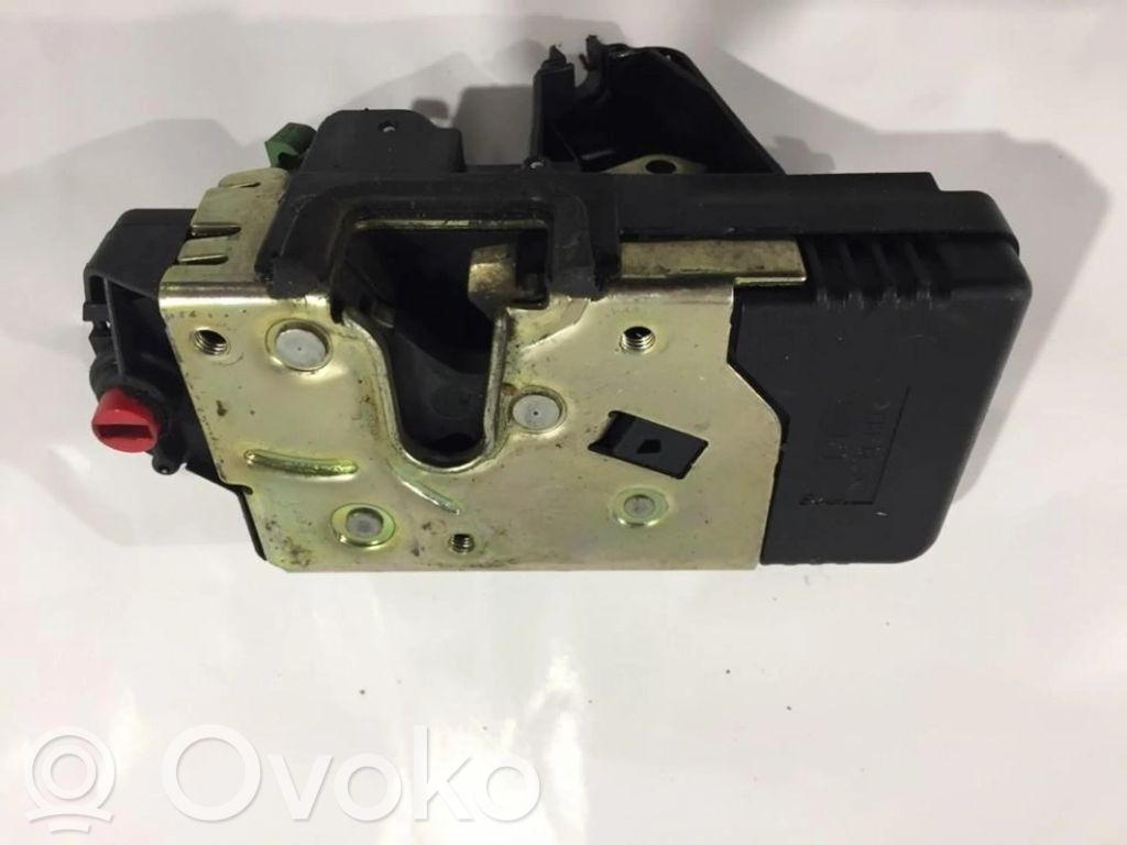 Opel Vectra B Etuoven lukko 