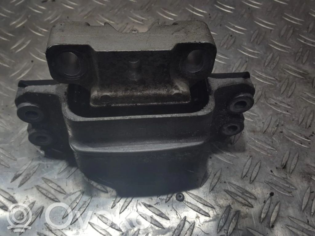 Volkswagen PASSAT B6 Suport tampon motor 
