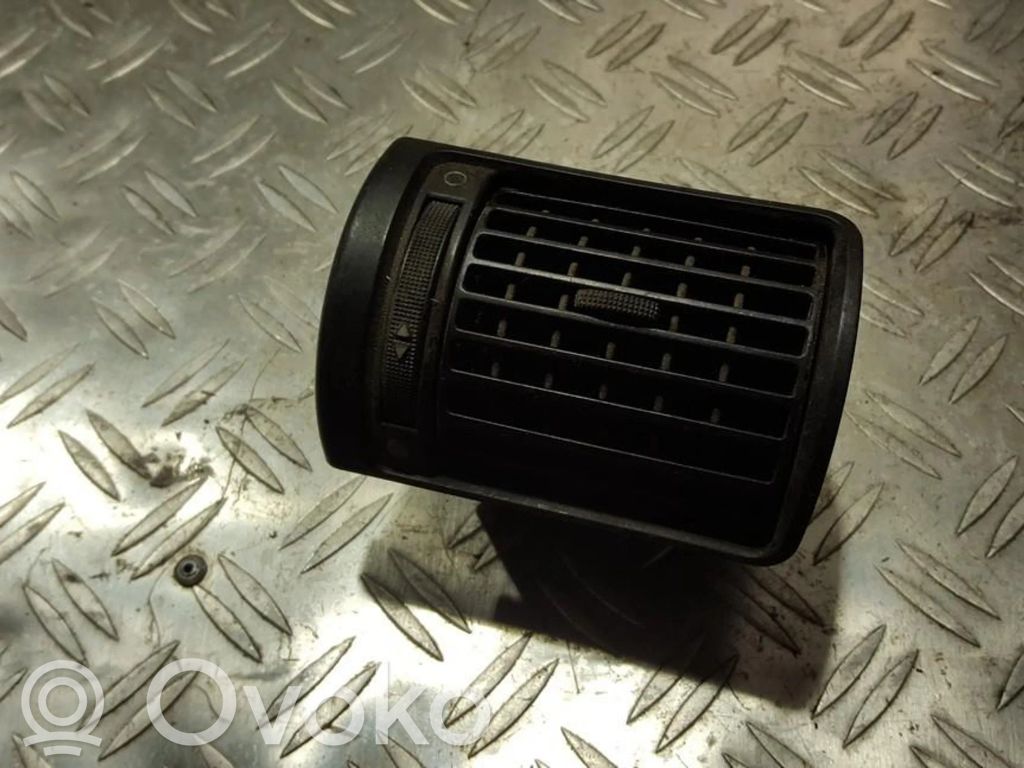 Grilă ventilație centrală   8D1820901,8D1820901