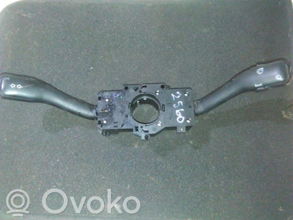 Volkswagen PASSAT B5 Leva/interruttore dell’indicatore di direzione e tergicristallo