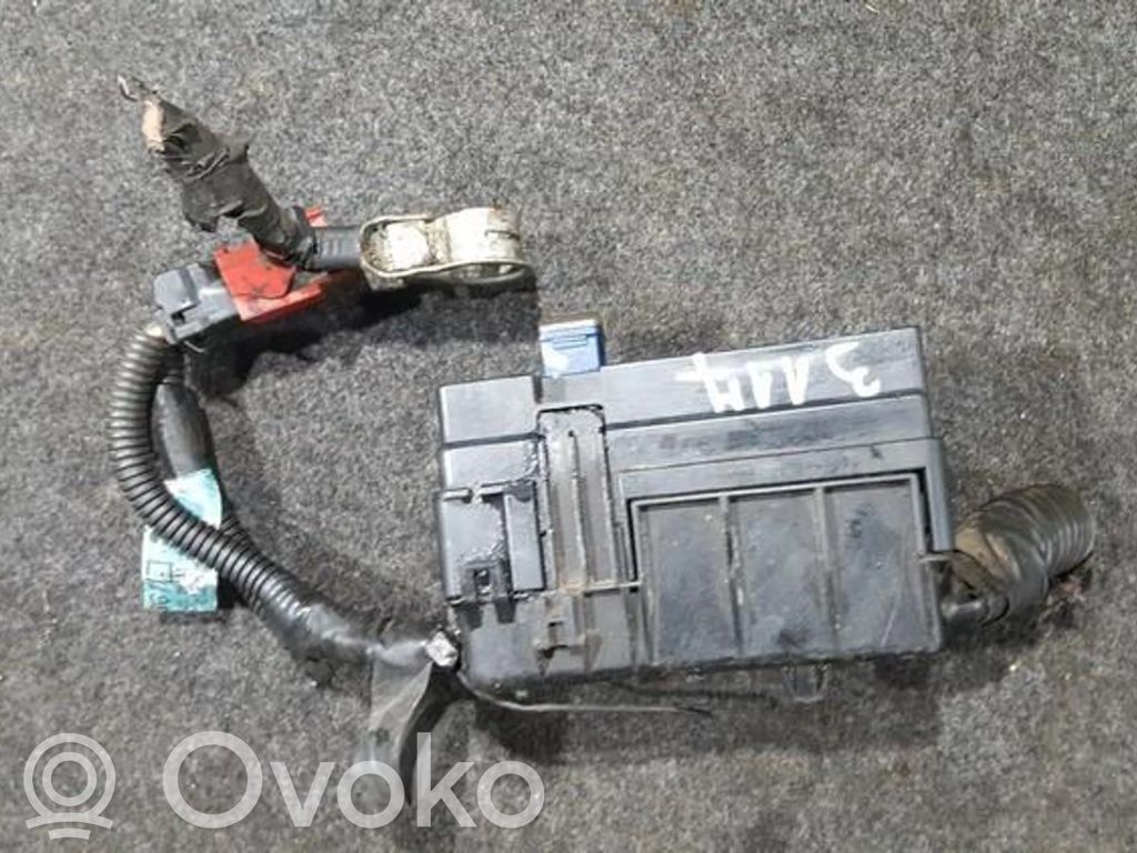 Nissan Primera Saugiklių dėžė (komplektas)