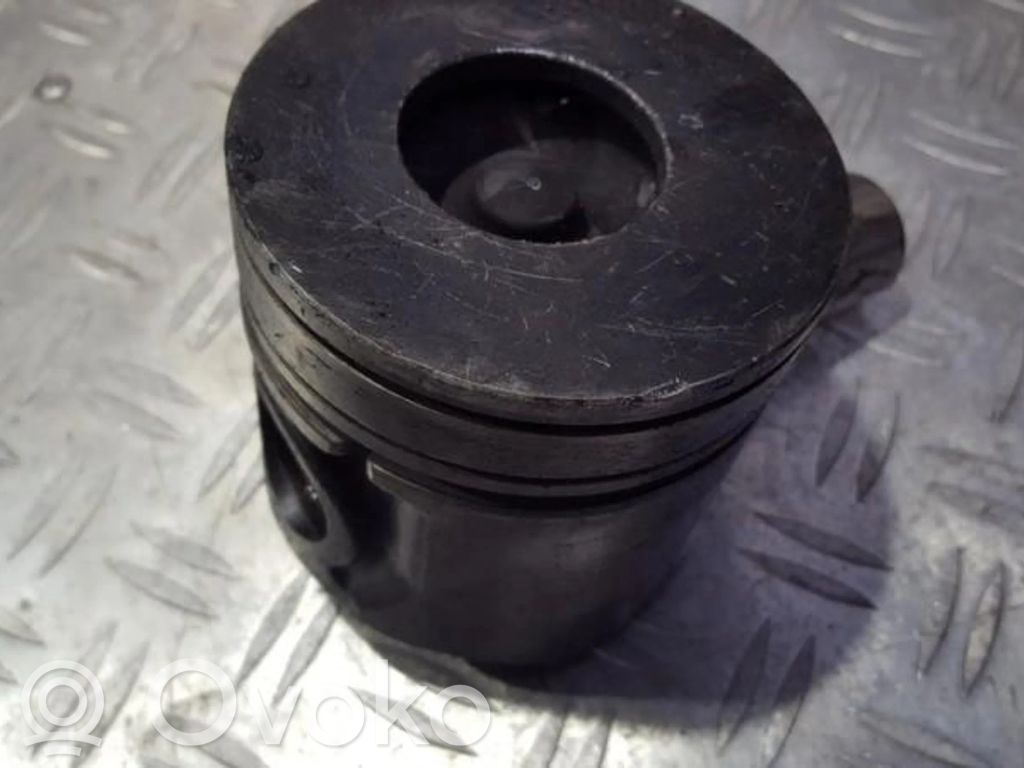 Ford Mondeo Mk III Piston 